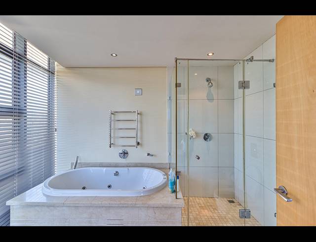 2 BEDROOM APARTMENT FOR SALE IN UMHLANGA CENTRAL